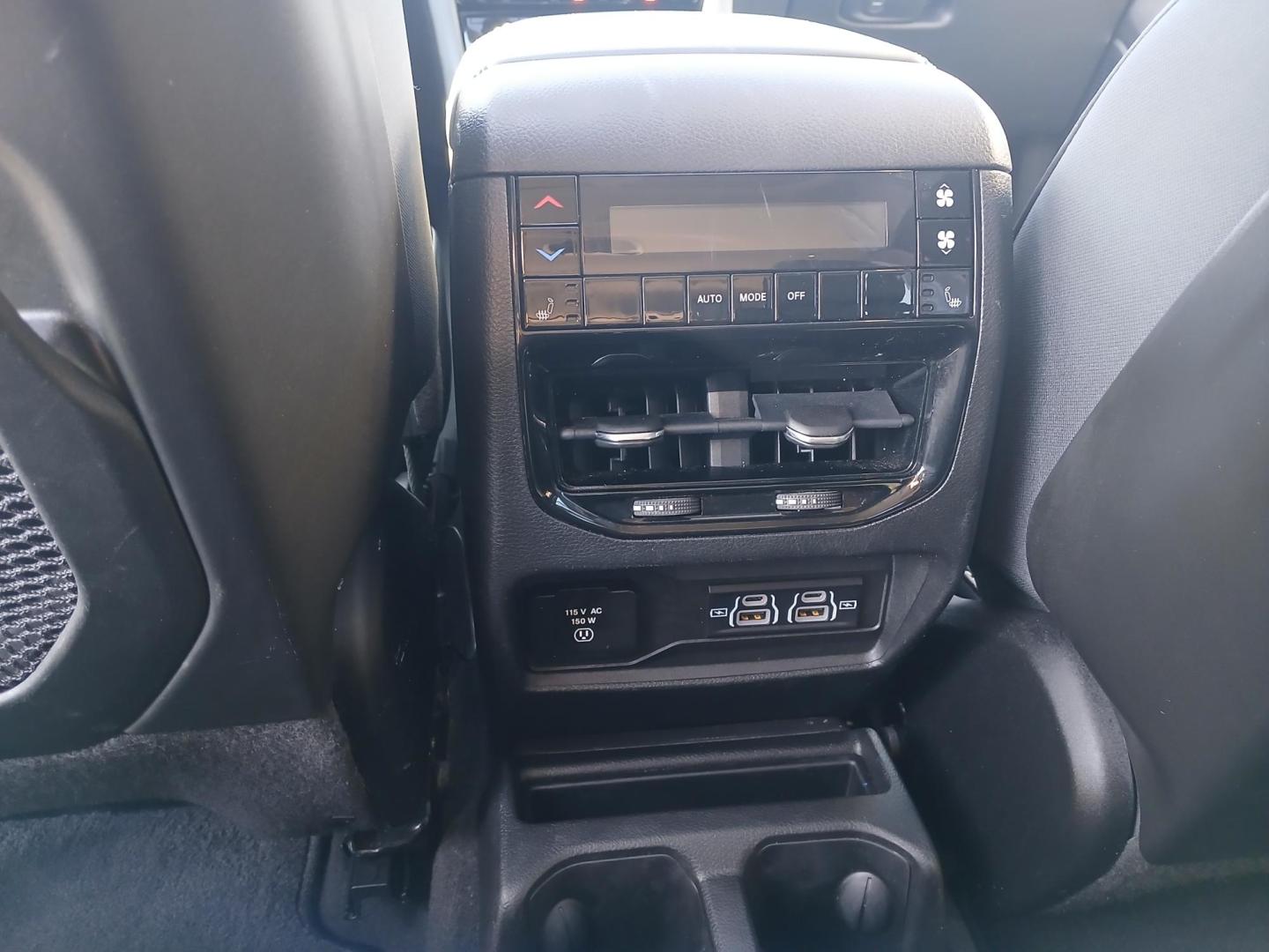 2022 BLACK Jeep Grand Cherokee Limited 4WD (1C4RJKBG4N8) with an 3.6L V6 DOHC 24V engine, 8A transmission, located at 420 I-35E, Lancaster, TX, 75146, (469) 297-4144, 32.593929, -96.823685 - Photo#6