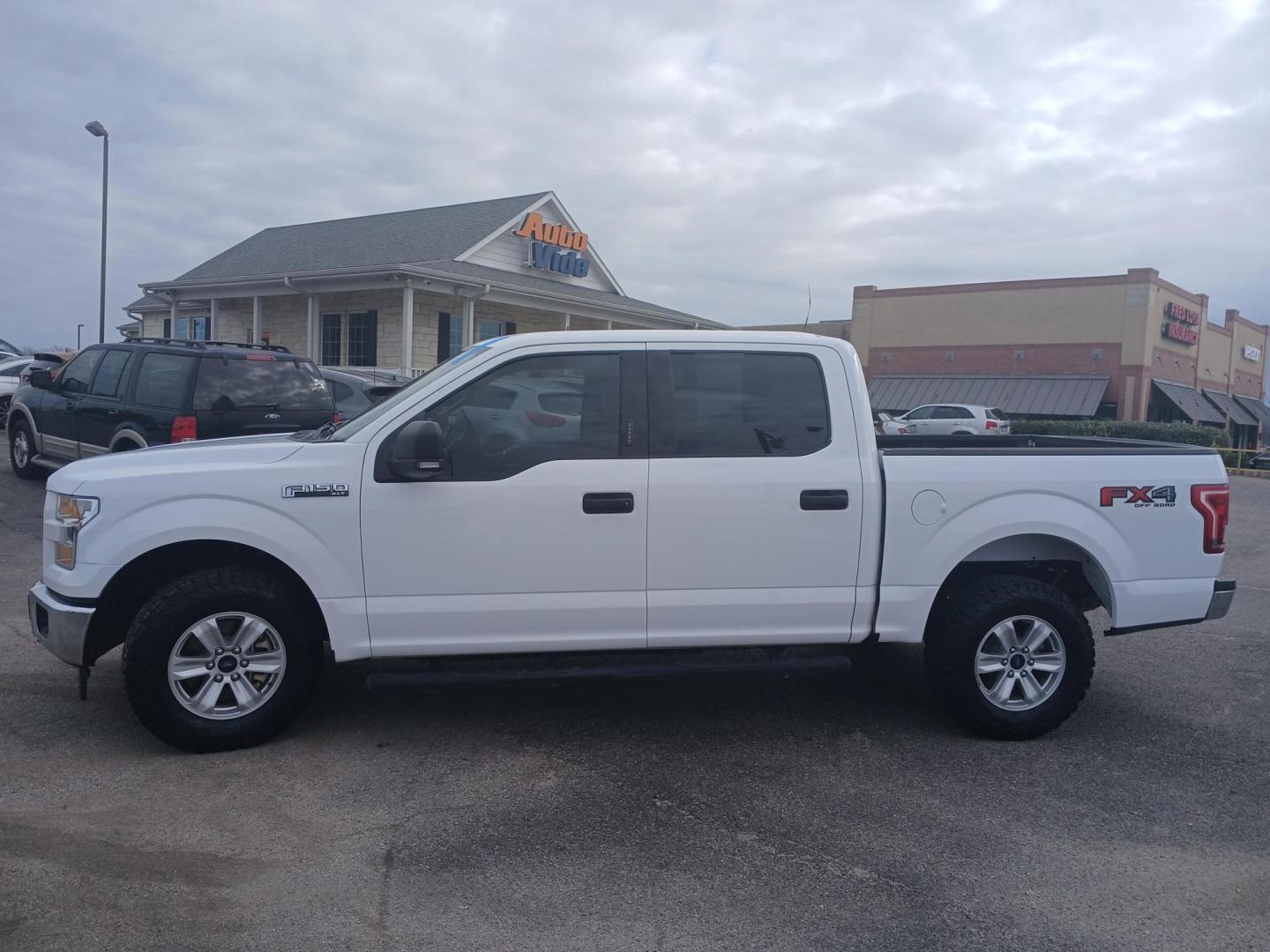 2017 WHITE Ford F-150 Lariat SuperCrew 6.5-ft. Bed 4WD (1FTEW1EFXHK) with an 5.0L V8 engine, 6A transmission, located at 420 I-35E, Lancaster, TX, 75146, (469) 297-4144, 32.593929, -96.823685 - Photo#1